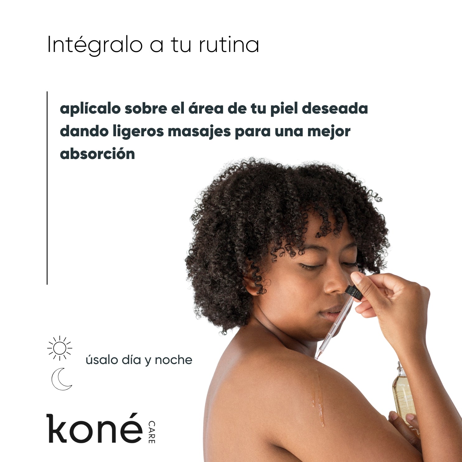 Mujer aplicando aceite corporal anti estrías de Koné Care en su piel para mejor absorción.